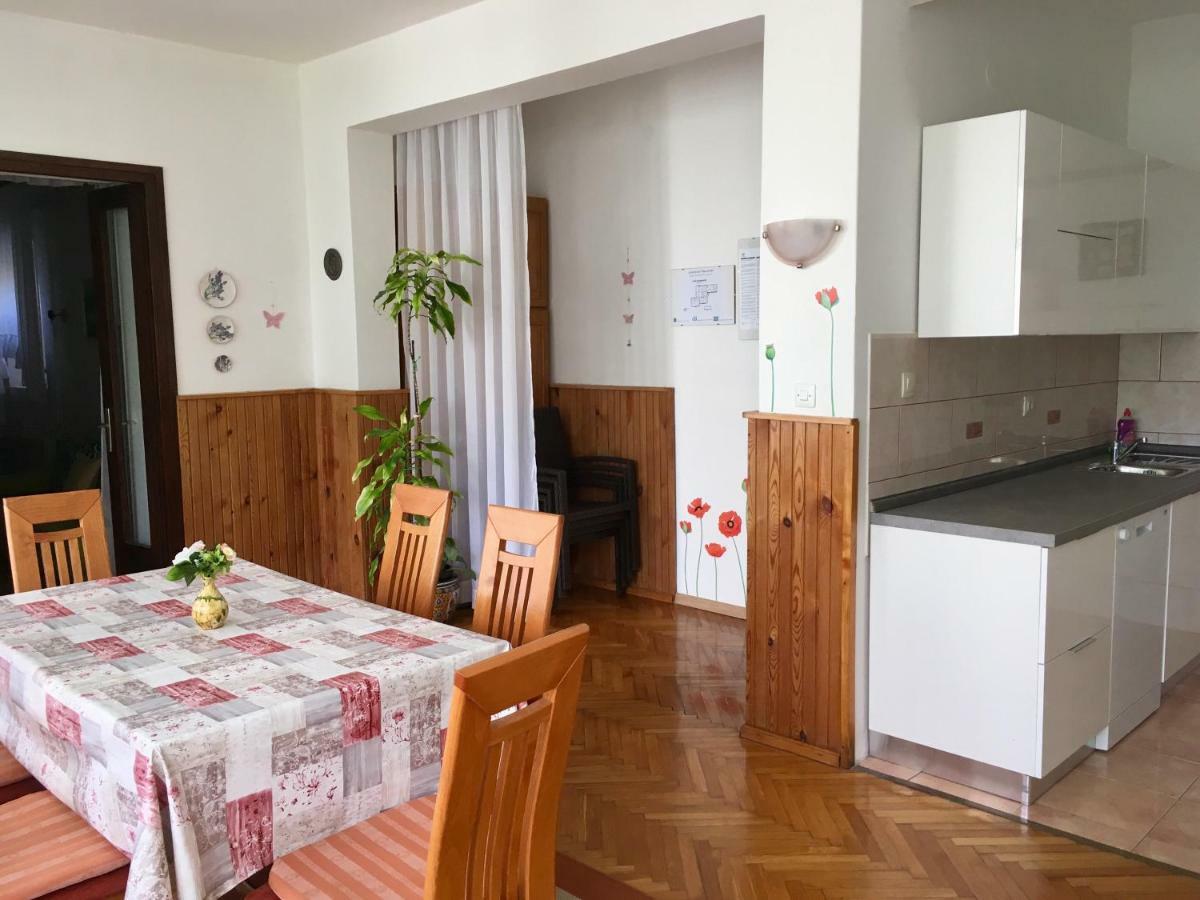 Apartaments Oma & Opa Banjol Exterior foto
